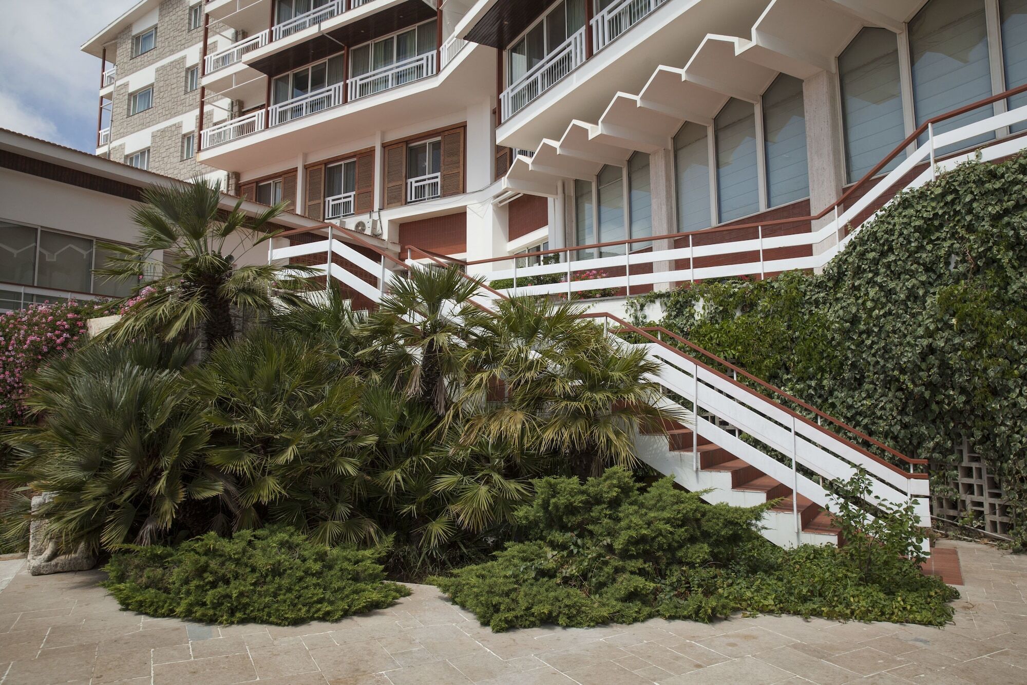 Hotel Al Bustan Beit Mery Exterior photo